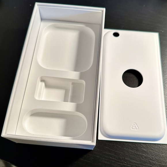 iPhone 6S (16GB) BOX ONLY!  Phone NOT included. - Picture 9 of 13